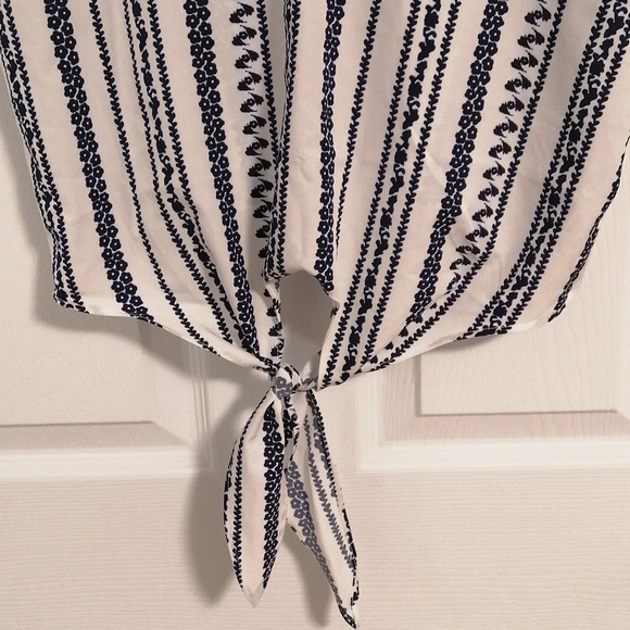 Shein Tie Front Sleeveless Top - Picture 2 of 4